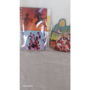 There's a hunting party with KPOP Demon Hunter notepad, and coin purse set.